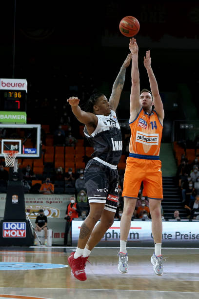 从外侧冲传 从外侧冲传